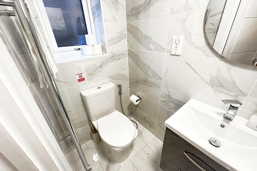 Walnut Flats-F2, 3-Bedroom With Garden & Patio - Ac, Parking, Netflix, Wifi - Close To Oxford, Bicester & Blenheim Palace Zewnętrze zdjęcie