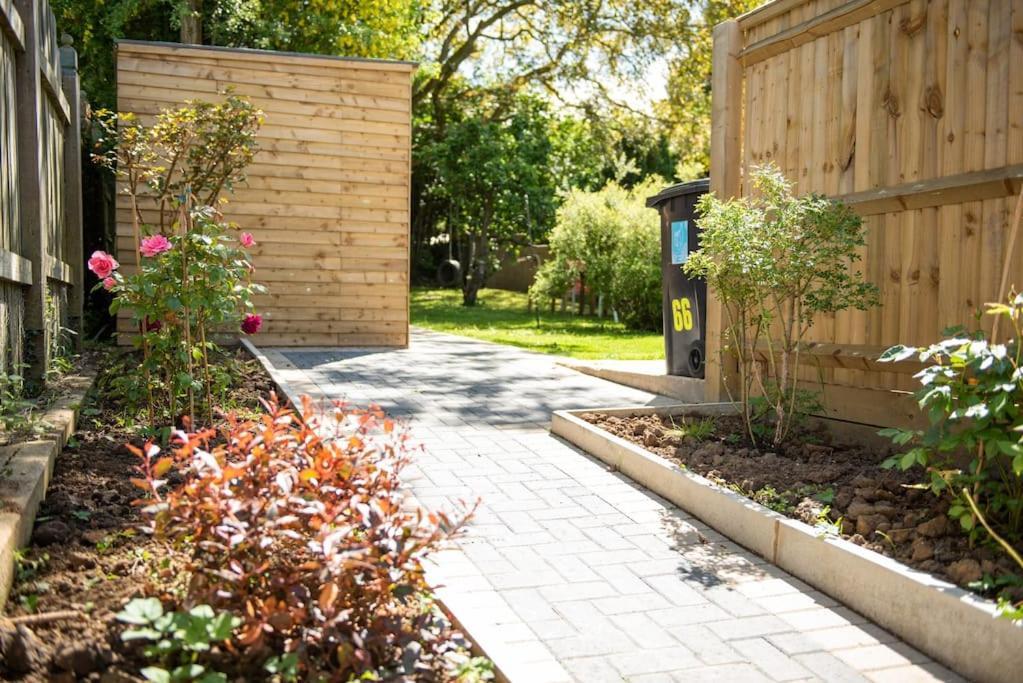 Walnut Flats-F2, 3-Bedroom With Garden & Patio - Ac, Parking, Netflix, Wifi - Close To Oxford, Bicester & Blenheim Palace Zewnętrze zdjęcie