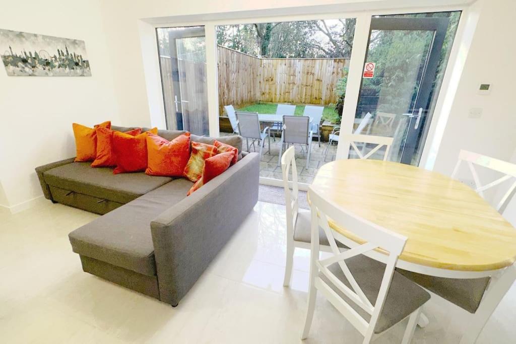 Walnut Flats-F2, 3-Bedroom With Garden & Patio - Ac, Parking, Netflix, Wifi - Close To Oxford, Bicester & Blenheim Palace Zewnętrze zdjęcie