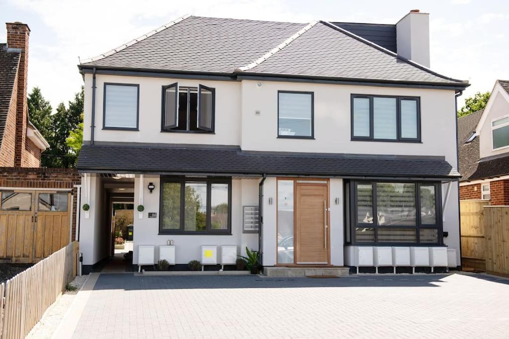 Walnut Flats-F2, 3-Bedroom With Garden & Patio - Ac, Parking, Netflix, Wifi - Close To Oxford, Bicester & Blenheim Palace Zewnętrze zdjęcie