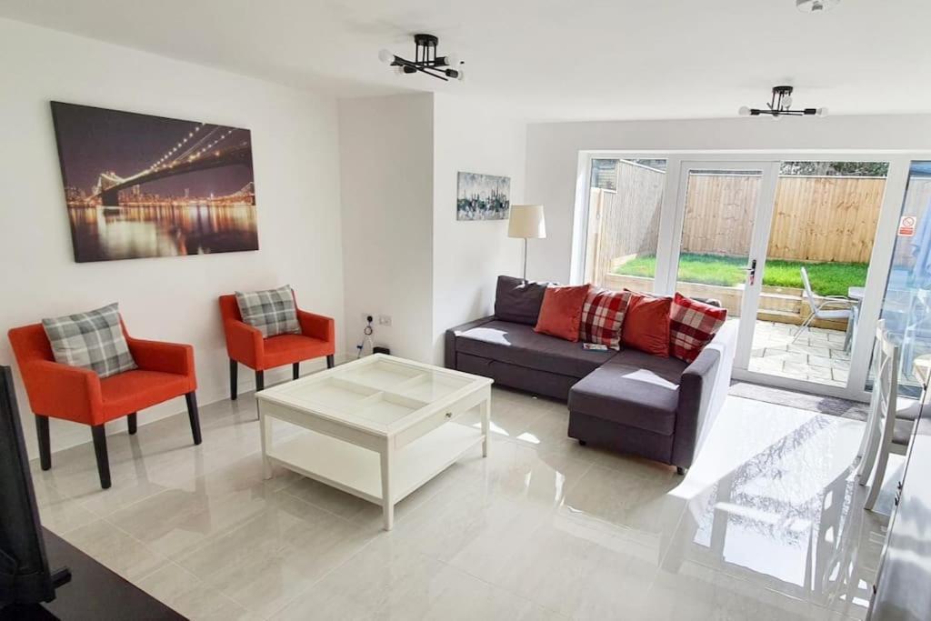 Walnut Flats-F2, 3-Bedroom With Garden & Patio - Ac, Parking, Netflix, Wifi - Close To Oxford, Bicester & Blenheim Palace Zewnętrze zdjęcie