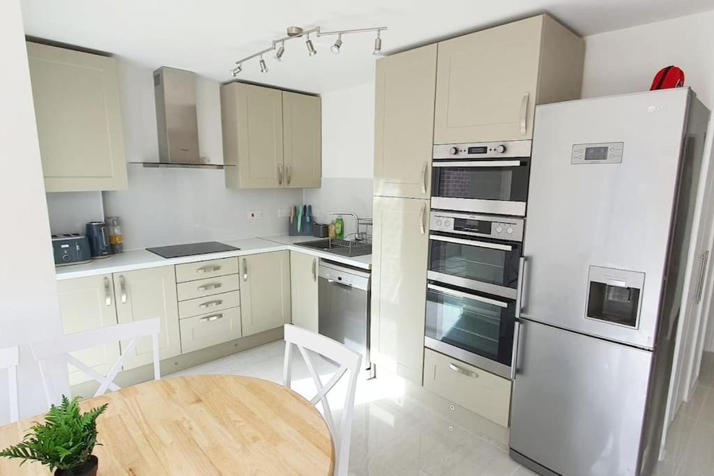 Walnut Flats-F2, 3-Bedroom With Garden & Patio - Ac, Parking, Netflix, Wifi - Close To Oxford, Bicester & Blenheim Palace Zewnętrze zdjęcie