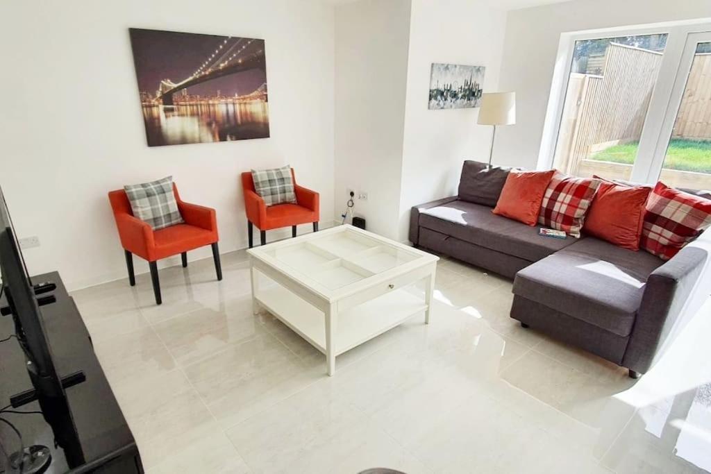 Walnut Flats-F2, 3-Bedroom With Garden & Patio - Ac, Parking, Netflix, Wifi - Close To Oxford, Bicester & Blenheim Palace Zewnętrze zdjęcie